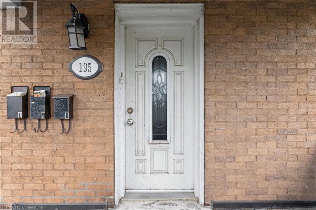 195 VICTORIA Street N Property Photo 1
