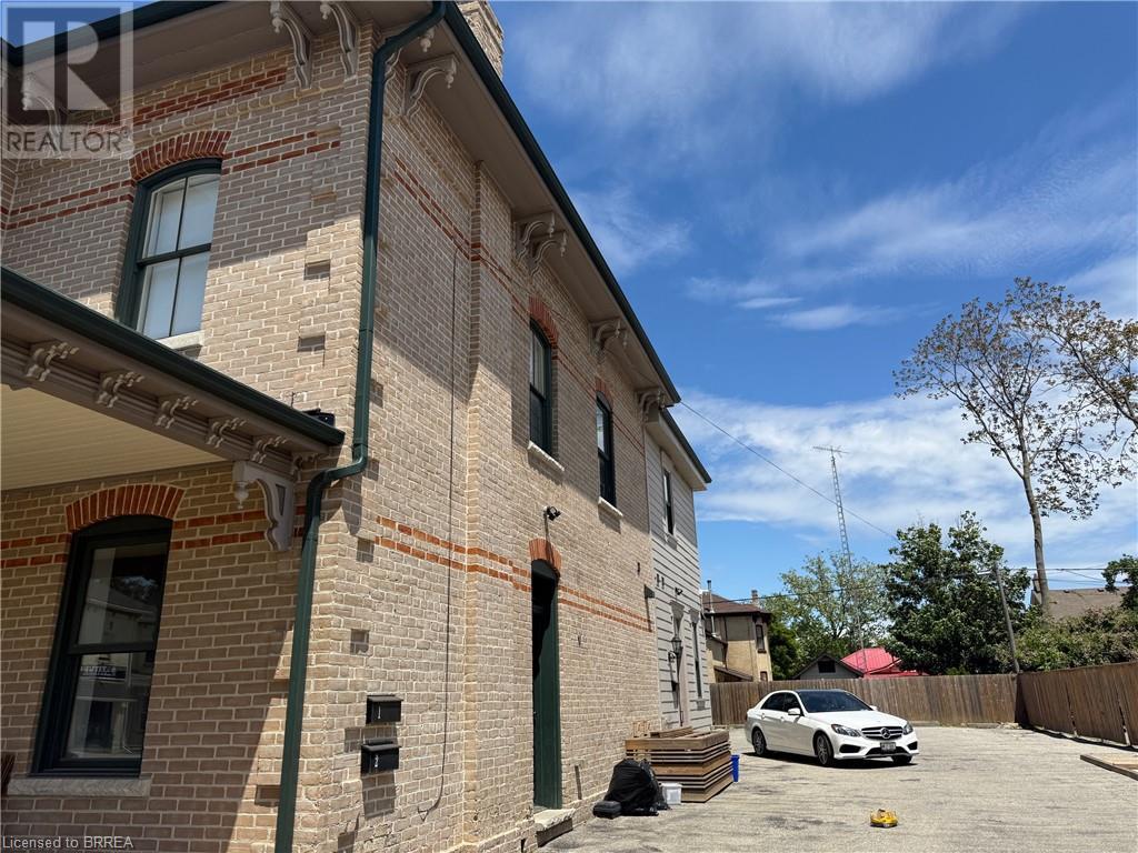 167 Brant Avenue Property Photo 1