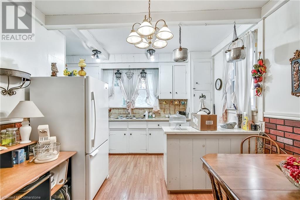 569 King Street Property Photo 11