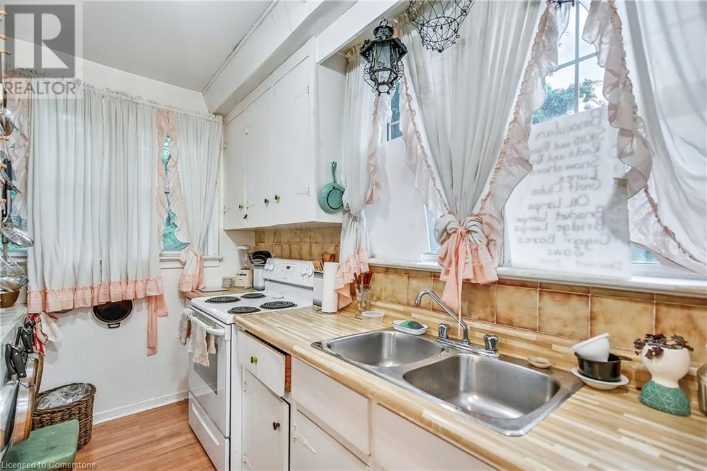 569 King Street Property Photo 13