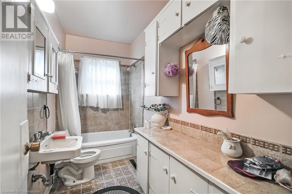 569 King Street Property Photo 19