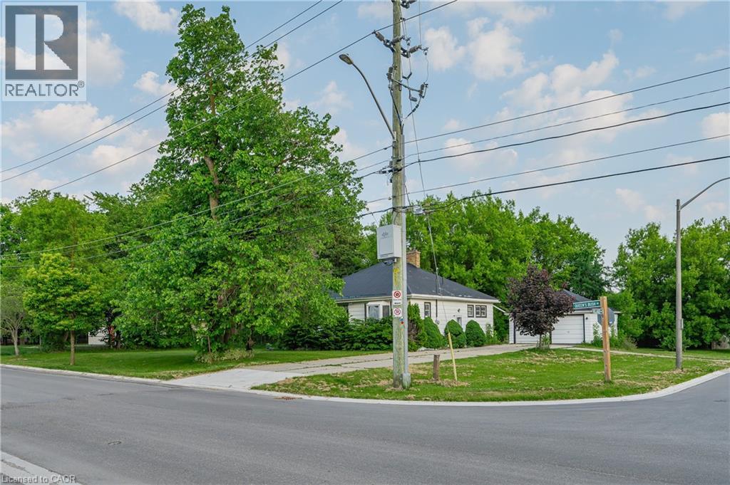 1060 Queens Bush Road Property Photo 2