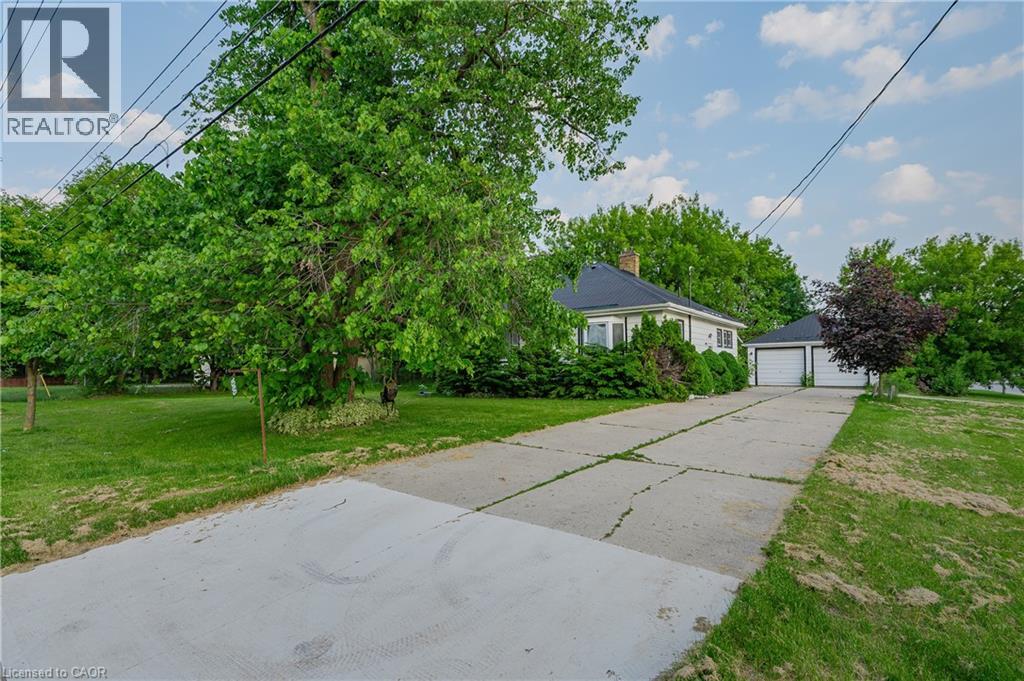 1060 Queens Bush Road Property Photo 3