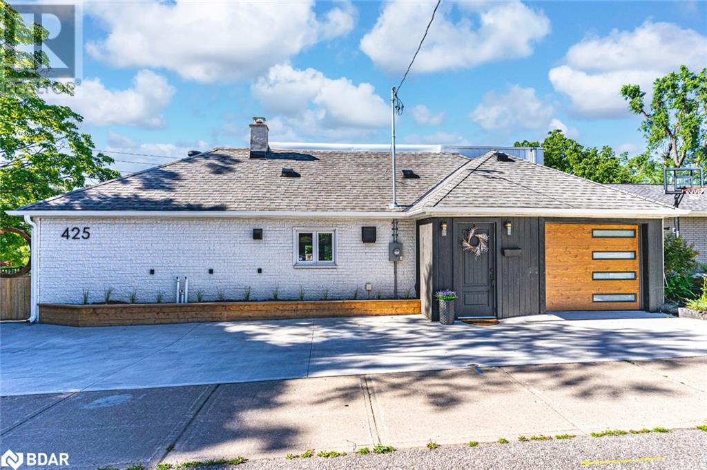 425 Codrington Street Property Photo 1
