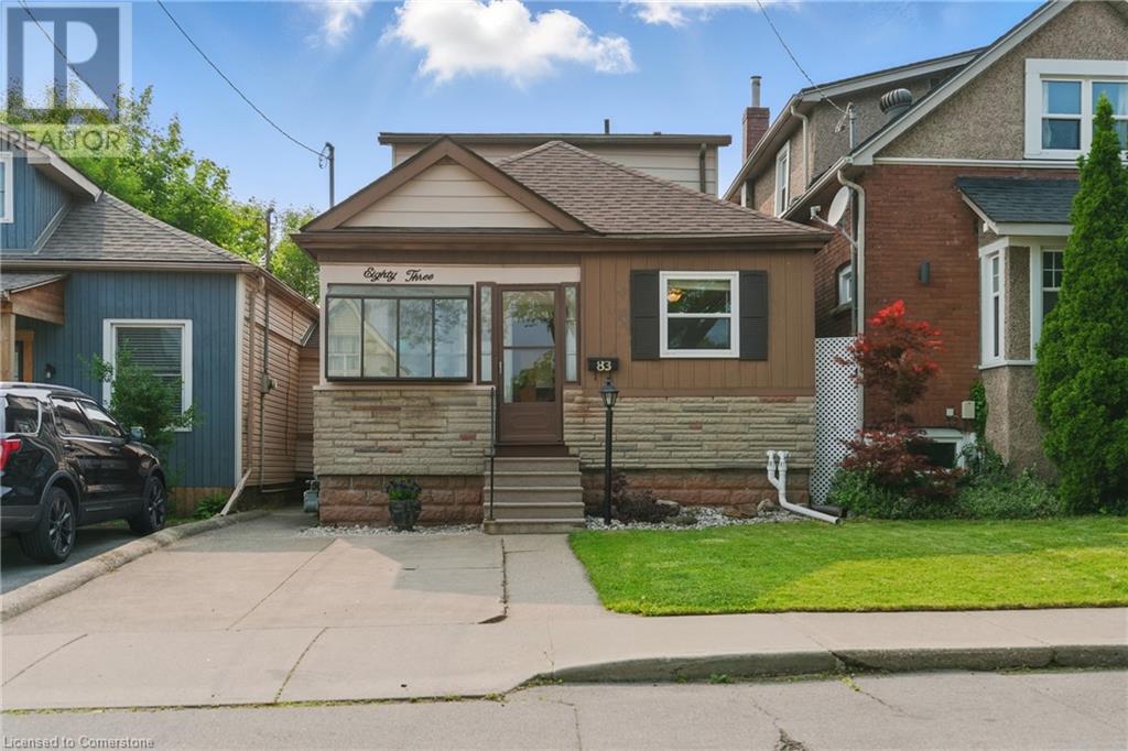 83 Houghton Avenue N Property Photo 1
