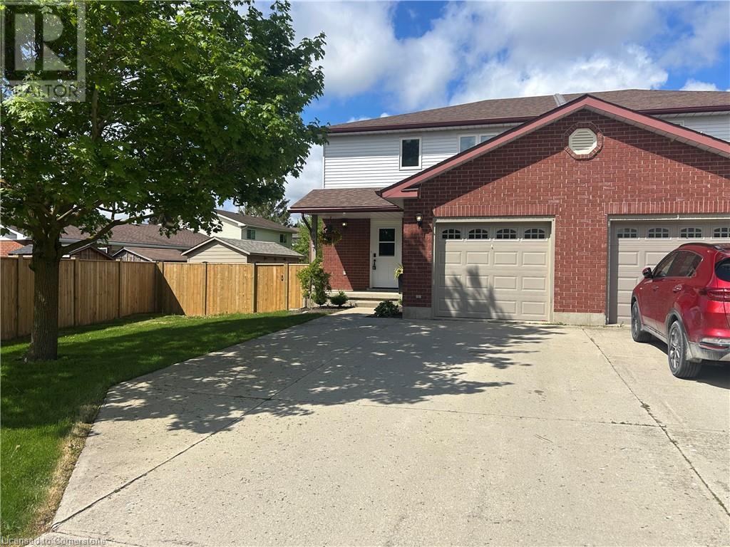 837 Edgar Street W Property Photo 1
