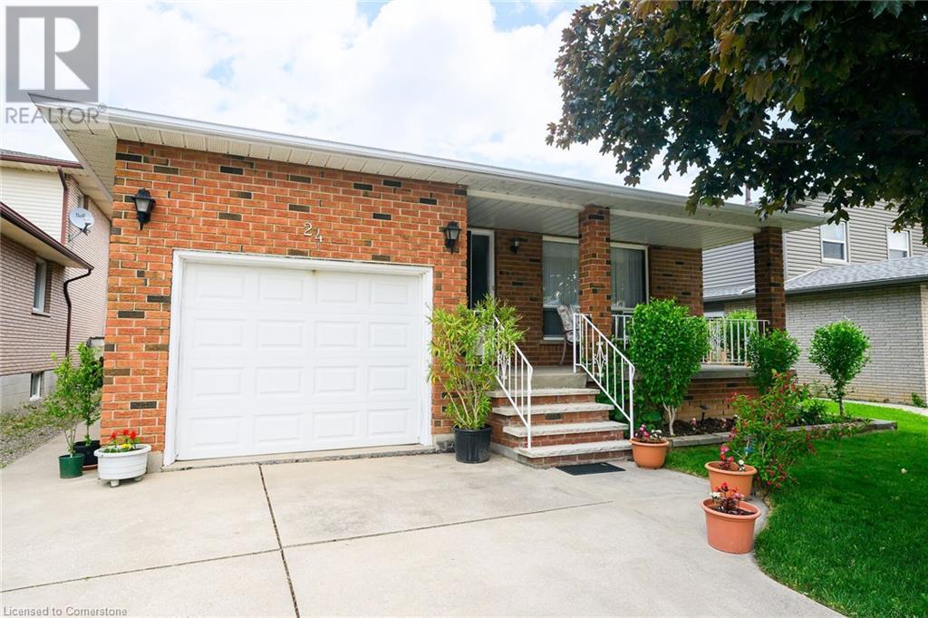 24 PHEASANT Place Property Photo 1