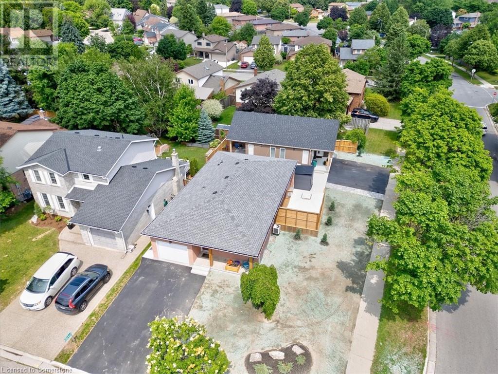 2 Pipers Green Court Property Photo 1