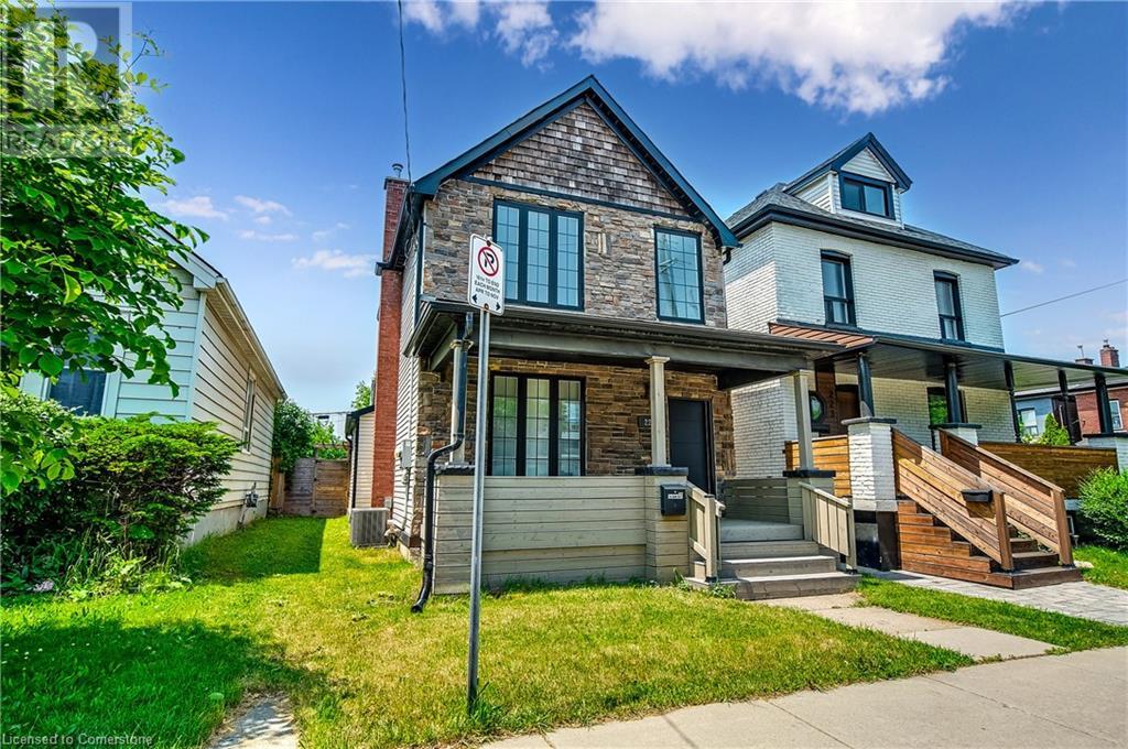 221 Rosslyn Avenue N Property Photo 1