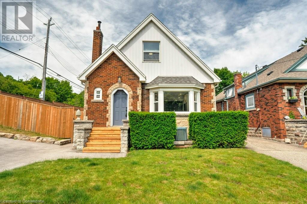 316 Houghton Avenue S Property Photo 1