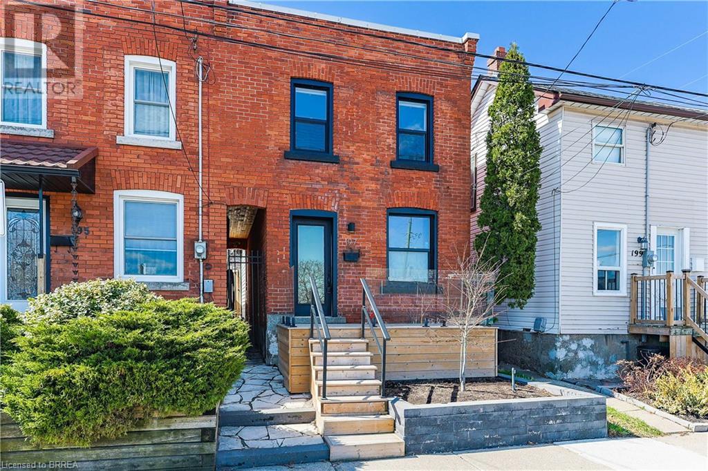 197 Barton Street W Property Photo 1