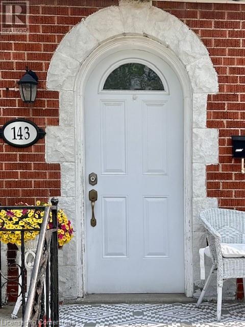 143 Tuxedo Avenue S Property Photo 3