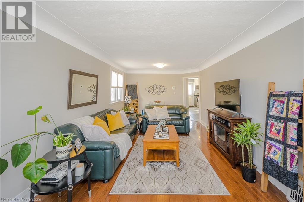 143 Tuxedo Avenue S Property Photo 4