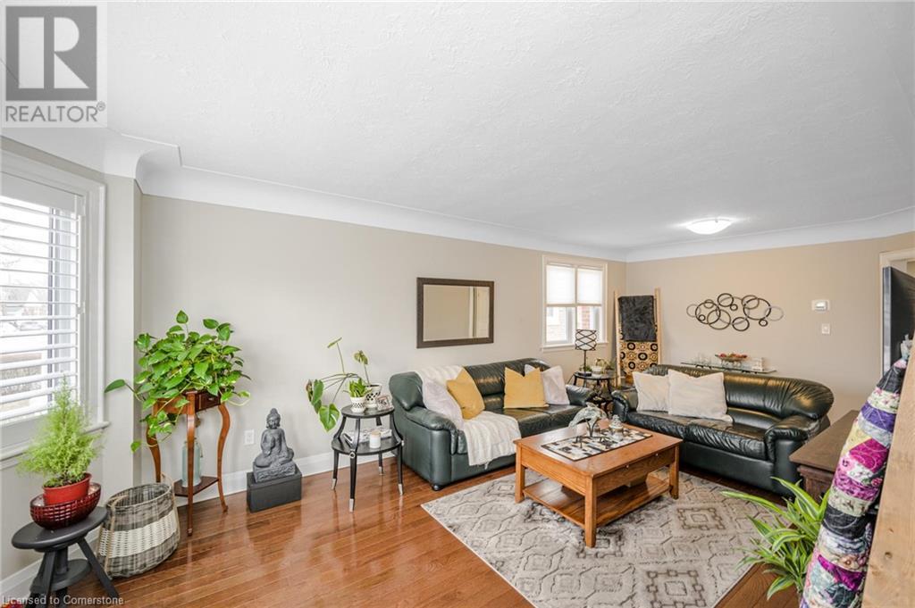 143 Tuxedo Avenue S Property Photo 6