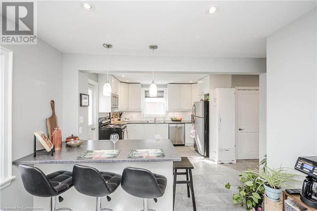 143 Tuxedo Avenue S Property Photo 7