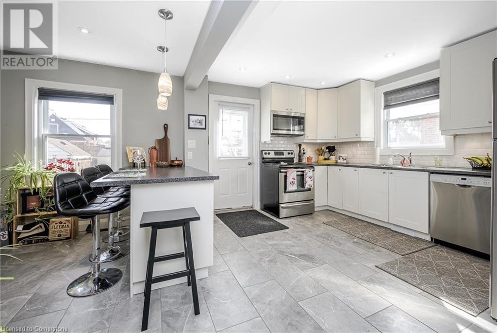 143 Tuxedo Avenue S Property Photo 8
