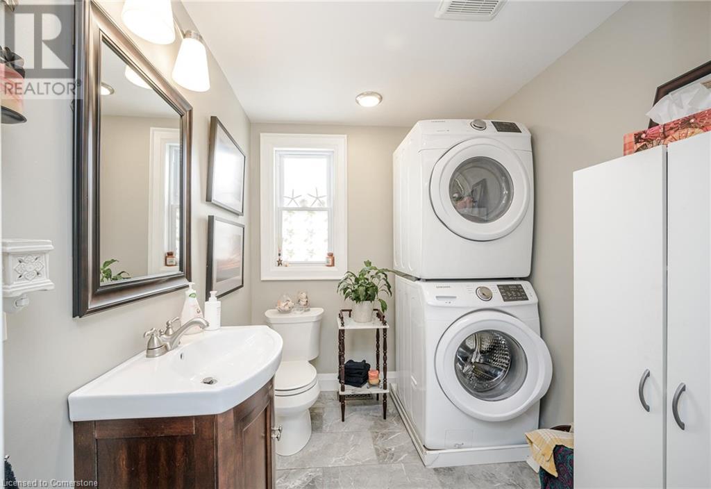 143 Tuxedo Avenue S Property Photo 14