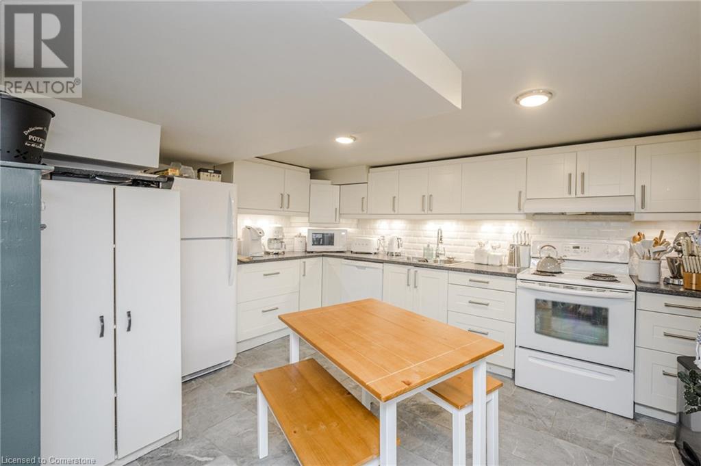 143 Tuxedo Avenue S Property Photo 33