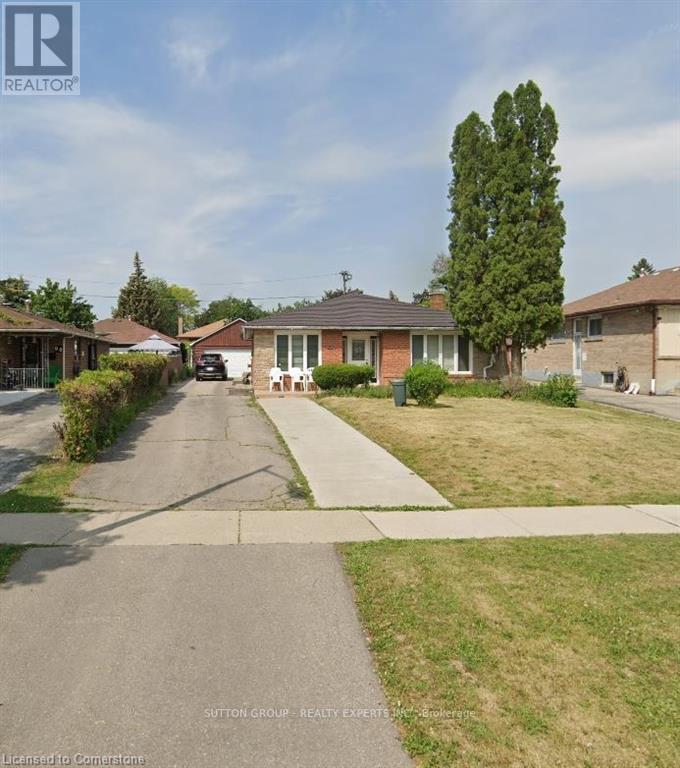 92 SILVERSTONE Drive Property Photo 1
