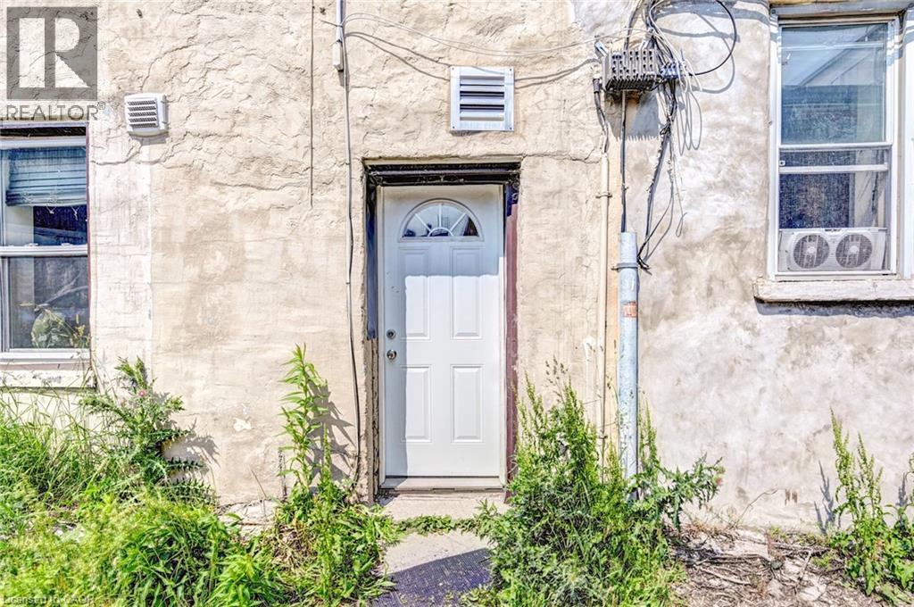 15 Ainslie Street N Property Photo 2