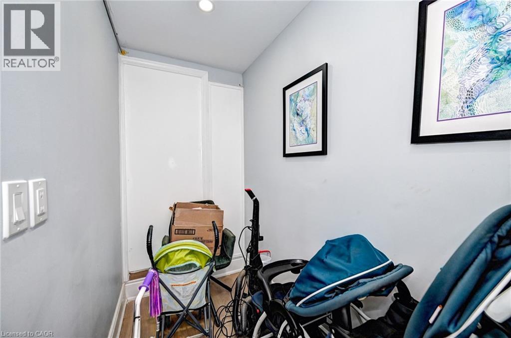 15 Ainslie Street N Property Photo 8