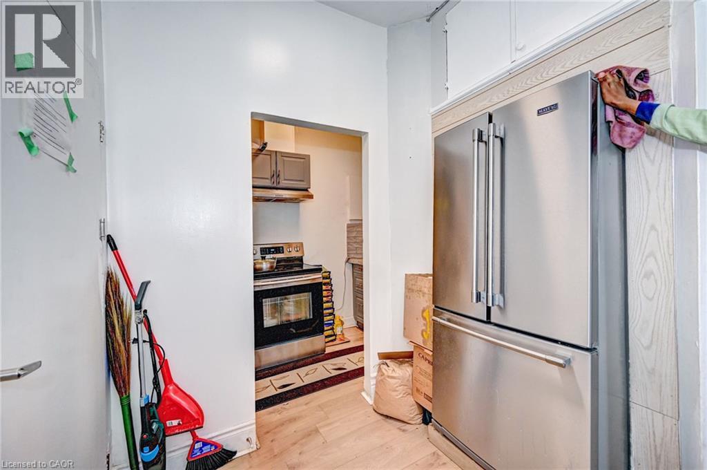 15 Ainslie Street N Property Photo 9