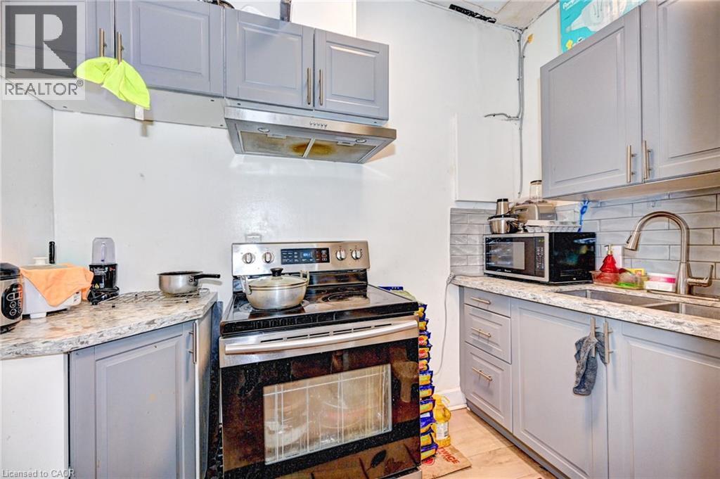 15 Ainslie Street N Property Photo 10