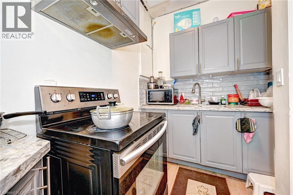 15 Ainslie Street N Property Photo 11