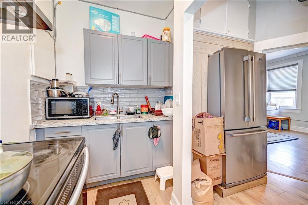 15 Ainslie Street N Property Photo 12