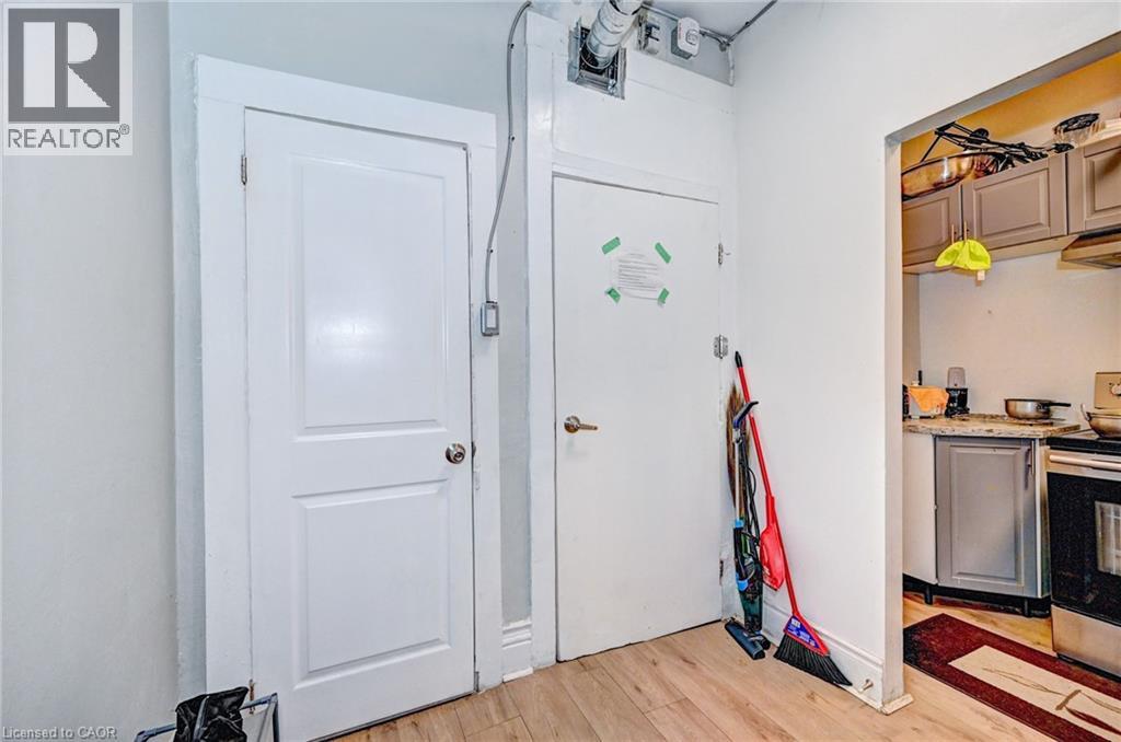 15 Ainslie Street N Property Photo 13