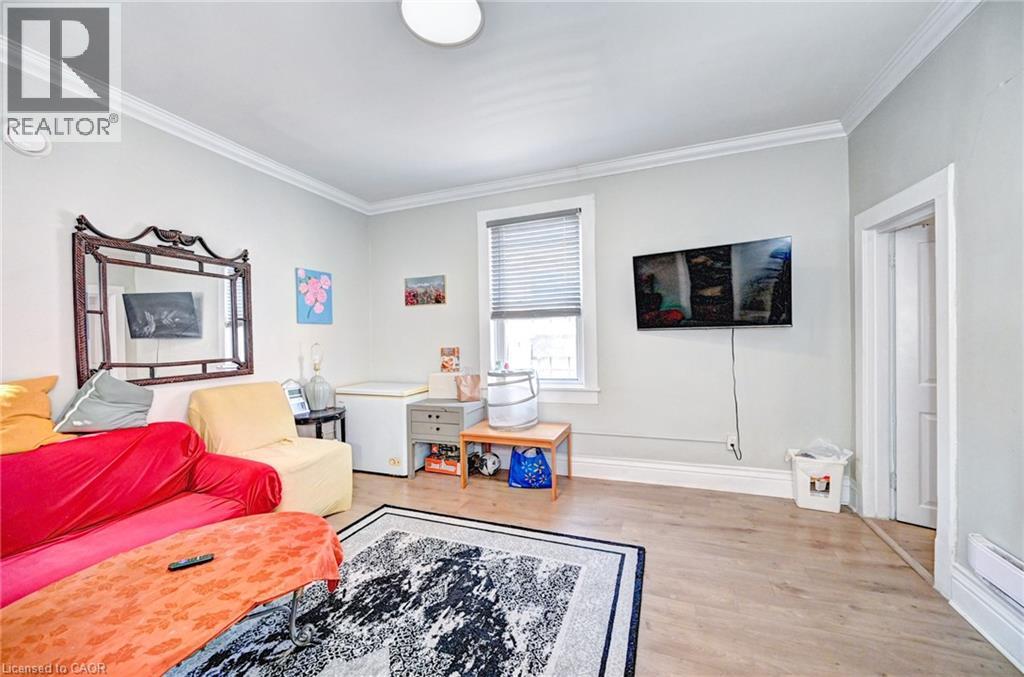 15 Ainslie Street N Property Photo 14