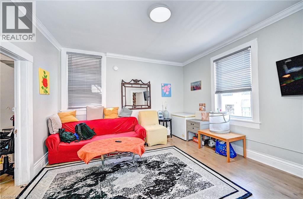 15 Ainslie Street N Property Photo 15