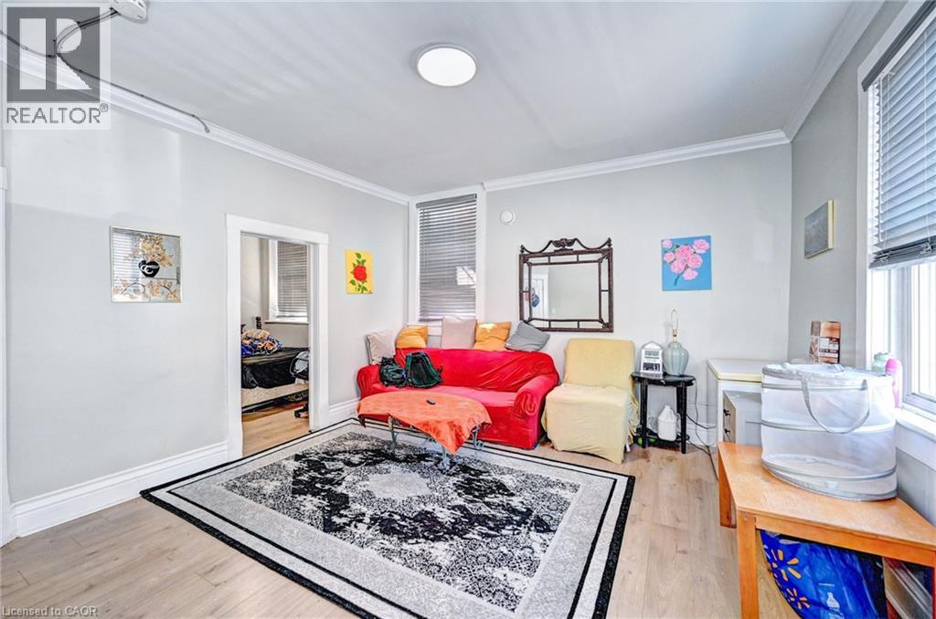 15 Ainslie Street N Property Photo 16