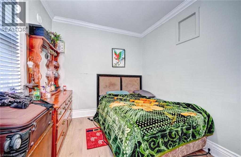 15 Ainslie Street N Property Photo 18