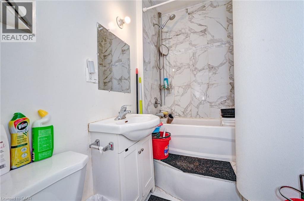 15 Ainslie Street N Property Photo 19