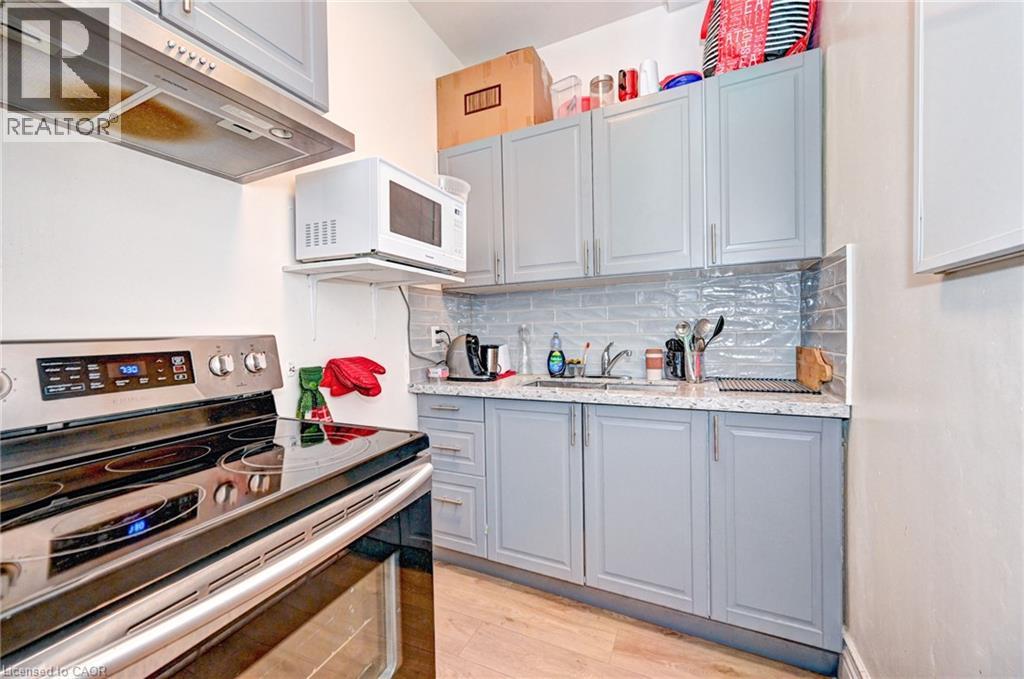 15 Ainslie Street N Property Photo 25