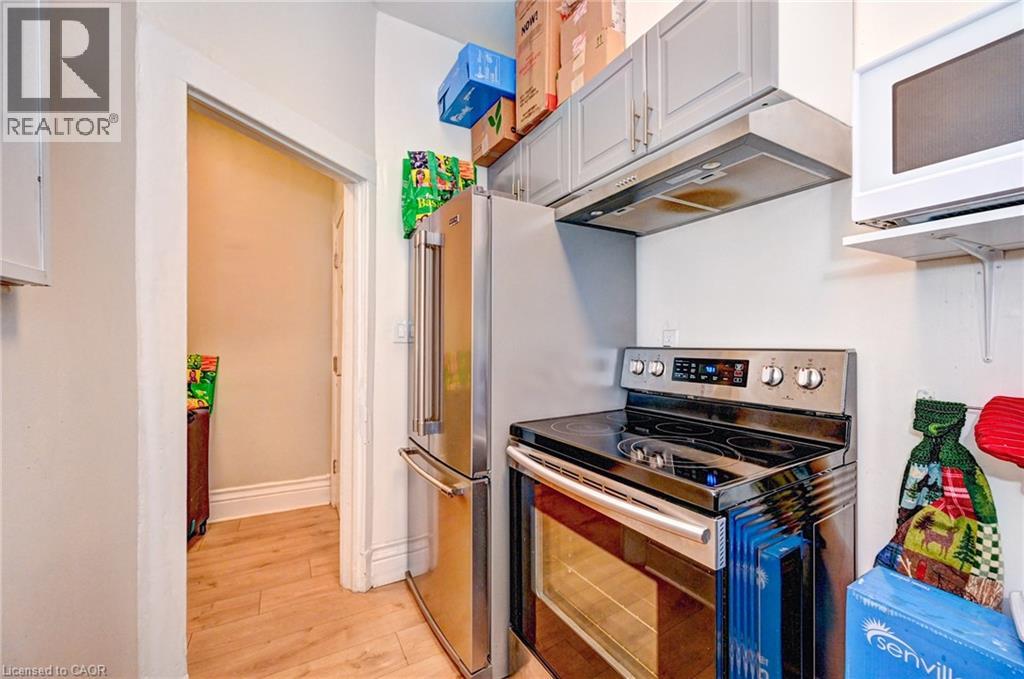 15 Ainslie Street N Property Photo 26