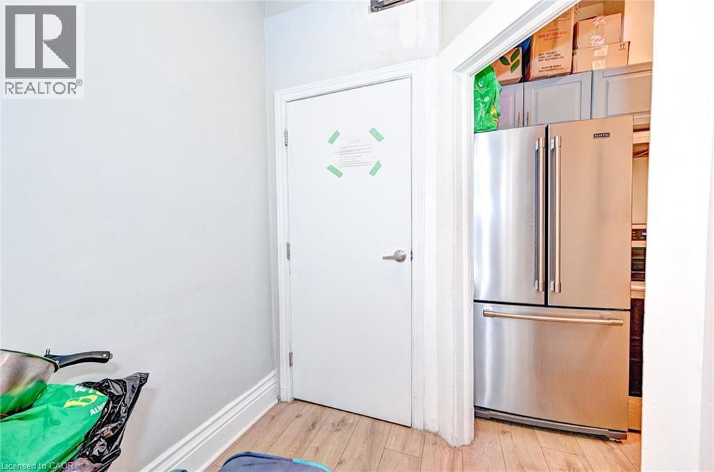 15 Ainslie Street N Property Photo 27