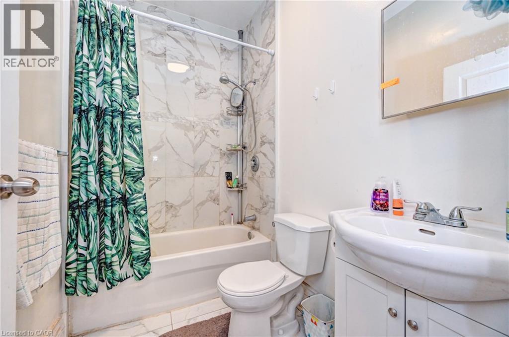 15 Ainslie Street N Property Photo 28