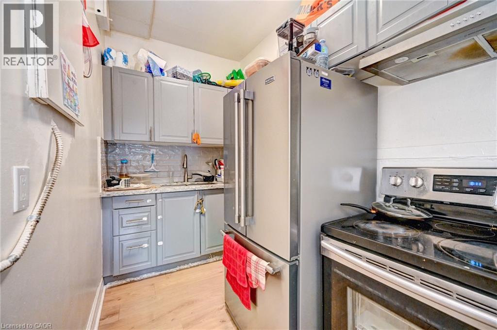 15 Ainslie Street N Property Photo 31