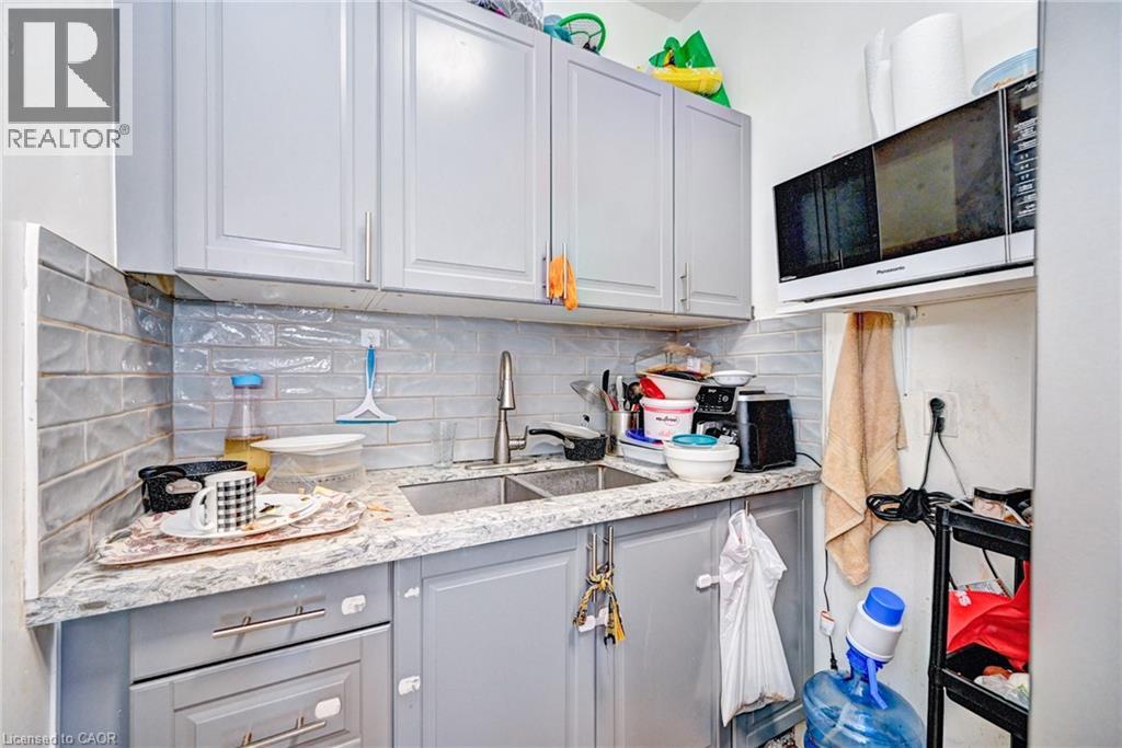 15 Ainslie Street N Property Photo 32