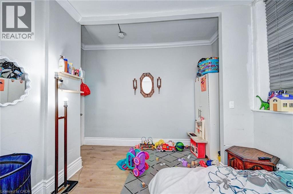 15 Ainslie Street N Property Photo 36