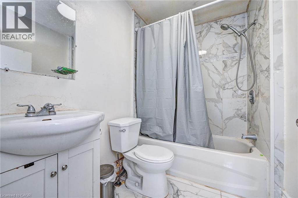 15 Ainslie Street N Property Photo 37