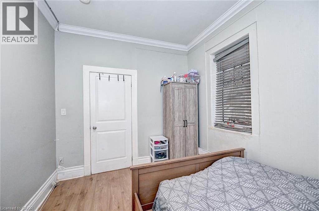 15 Ainslie Street N Property Photo 39