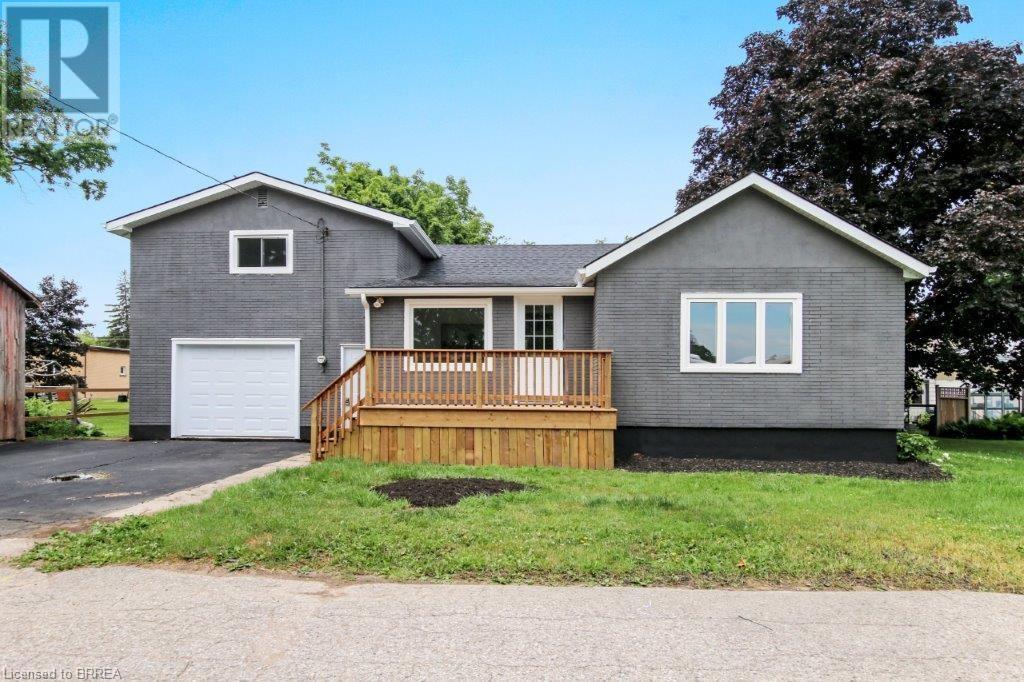 8 Rolph Street N Property Photo 1