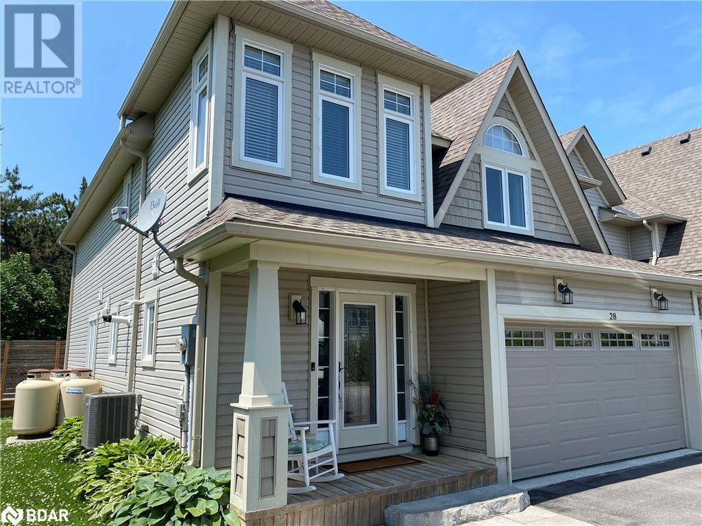 28 MASTERS Crescent