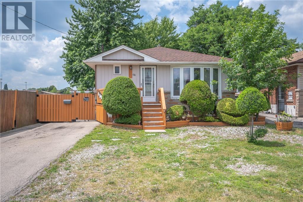 676 Upper Wentworth Street Property Photo 1