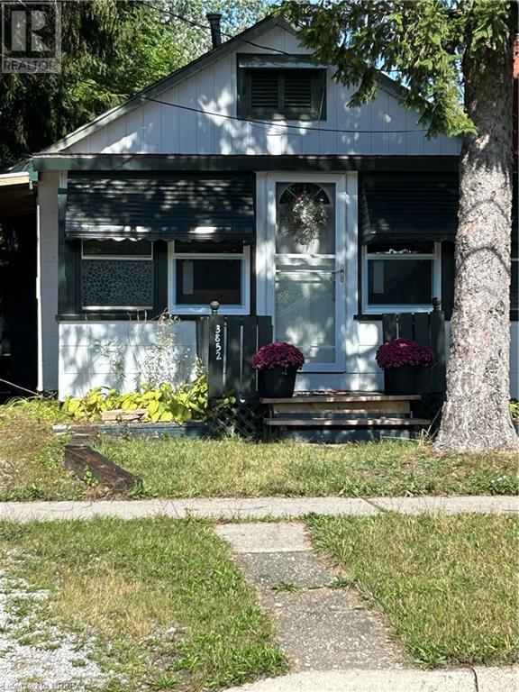 3852 ROXBOROUGH Avenue Property Photo 1