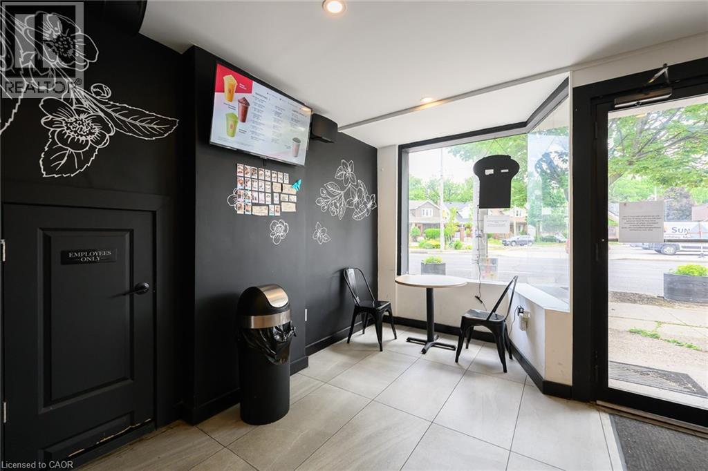 944 King Street Property Photo 11