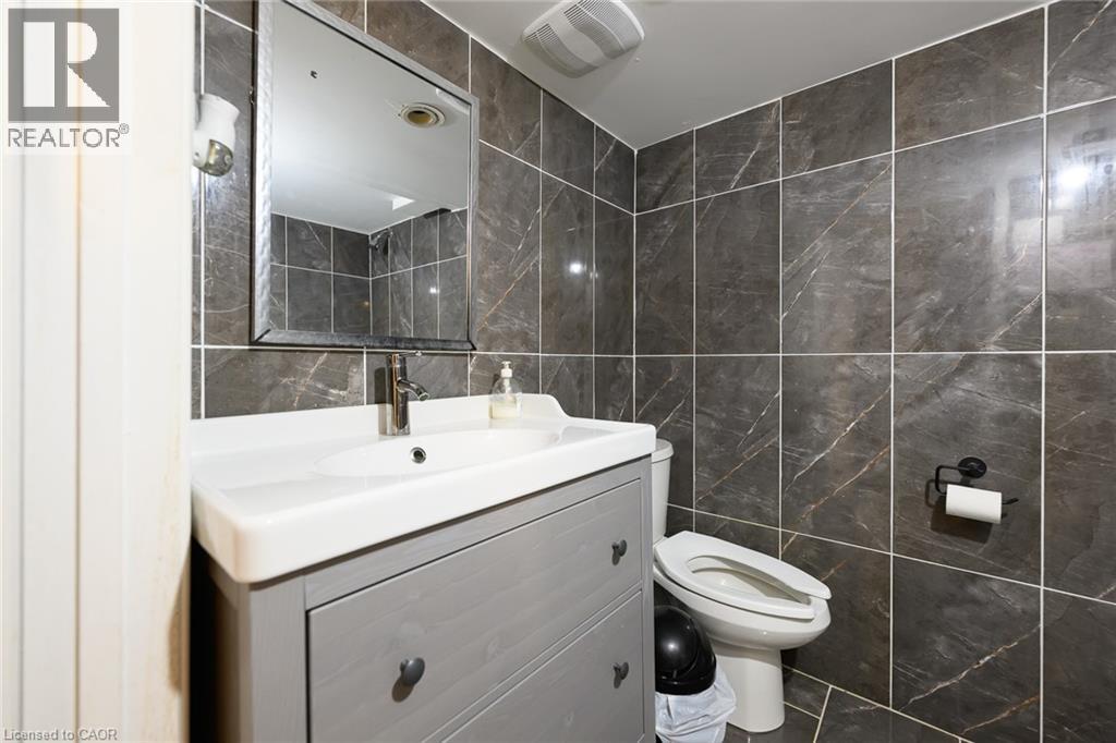 944 King Street Property Photo 18